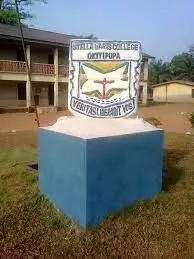 Old students give out N14m to renovate school