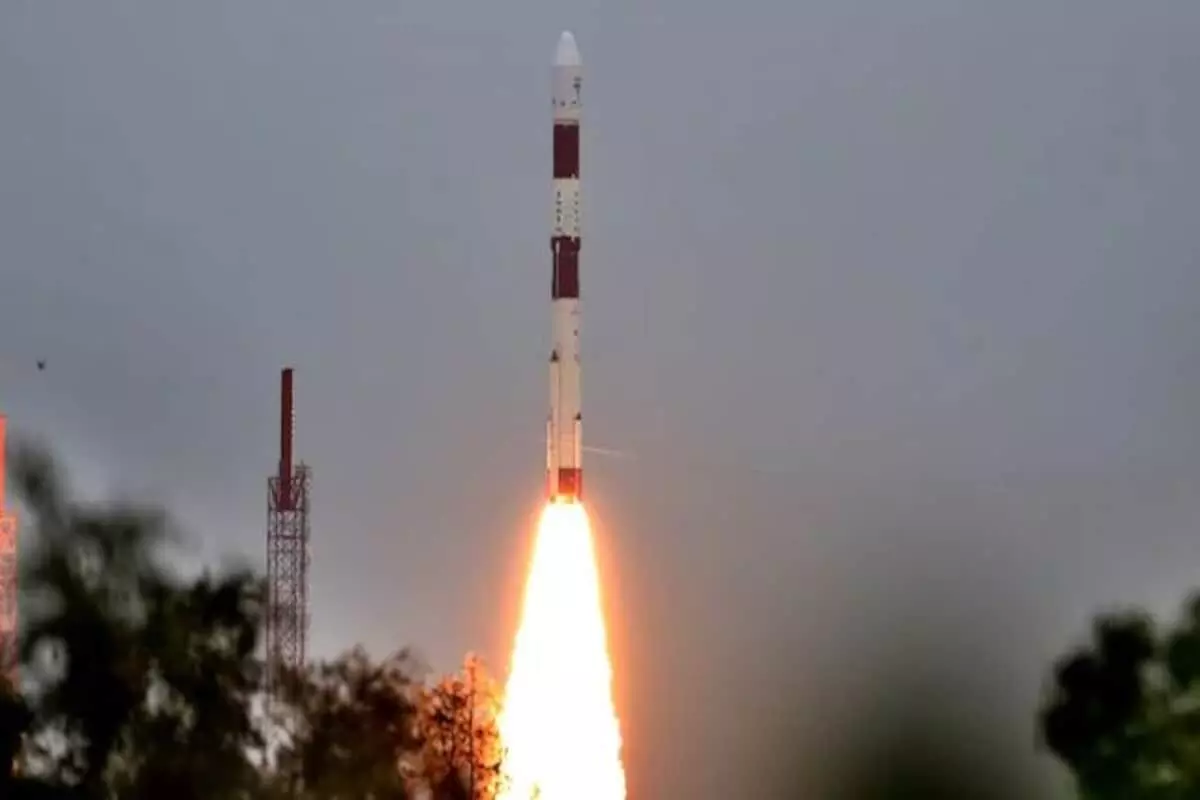 India successfully injects Earth observation satellite