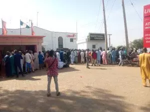 A crowd of customers waiting in a queue to either deposit old Naira notes or collect new ones at UBA main branch, Birnin Kebbi on Monday.