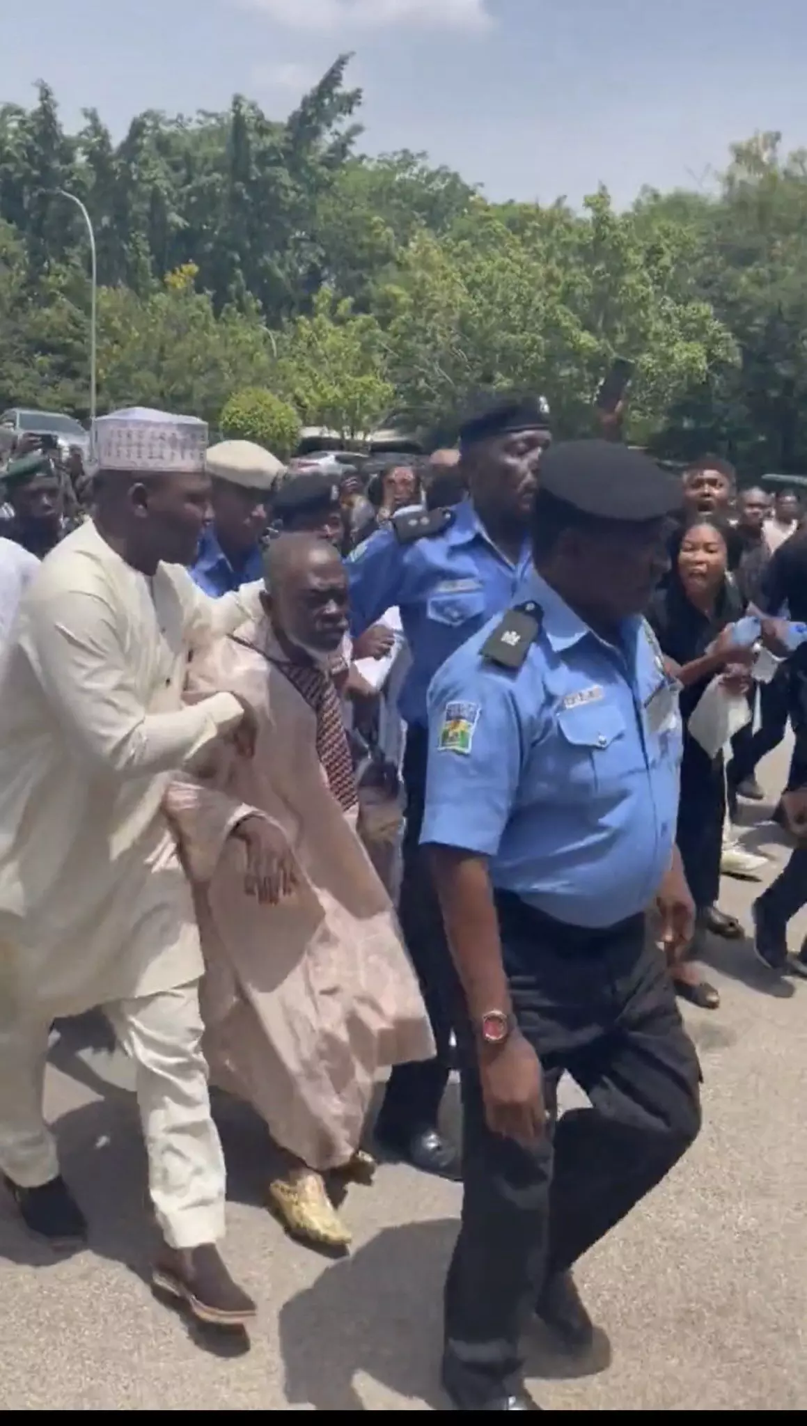 Video: Lamidi Apapa shouted out at presidential tribunal