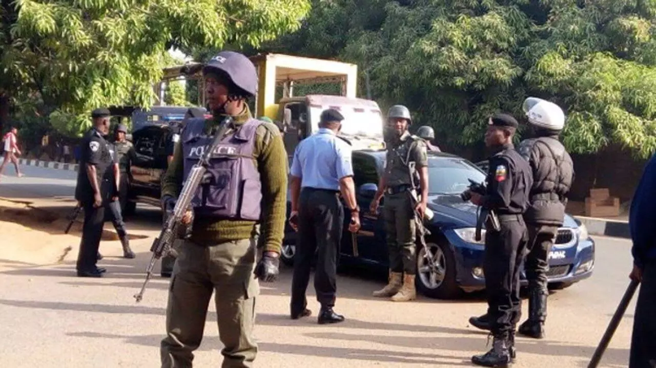 Police nab 7 suspected traffic robbers in Lagos