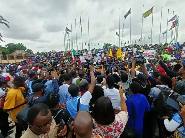 JUST IN: Labour protest grounds Lagos House of Assembly (Photo)