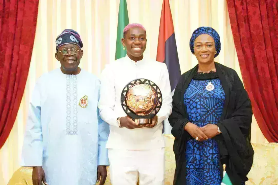 Asisat presents award to President Tinubu, First Lady