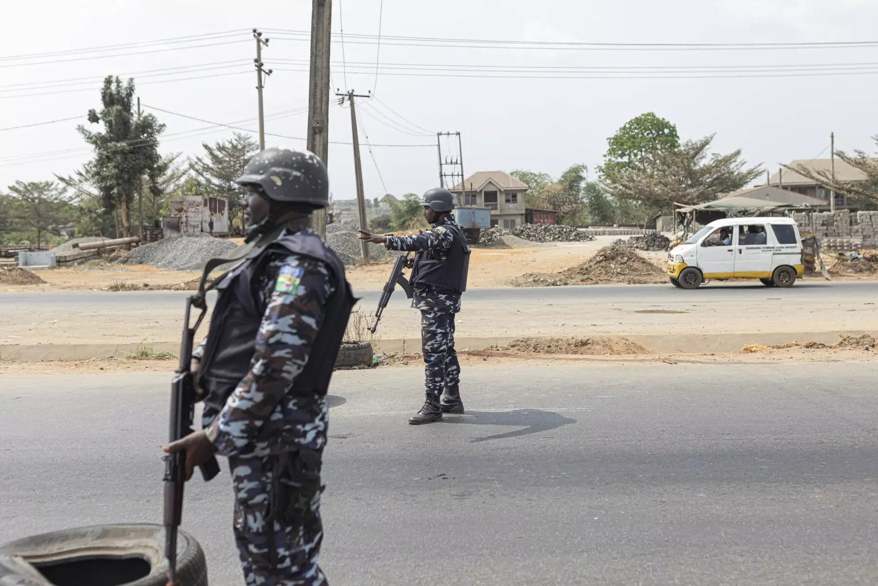 Police arrest 3 suspected armed robbers, recovers arms