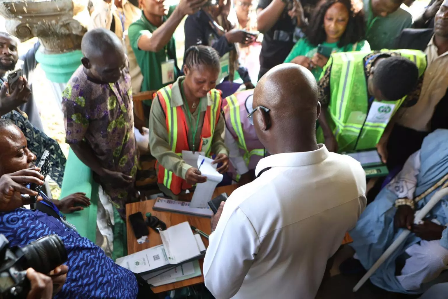 Ondo 2024: Aiyedatiwa votes at Obenla, commends electorate