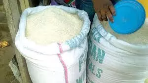 Hardship: Group distributes 6000 bags of Garri to indigents in Kwara