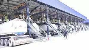 Yuletide: Petroleum retailers, Dangote refinery seal PMS supply deal