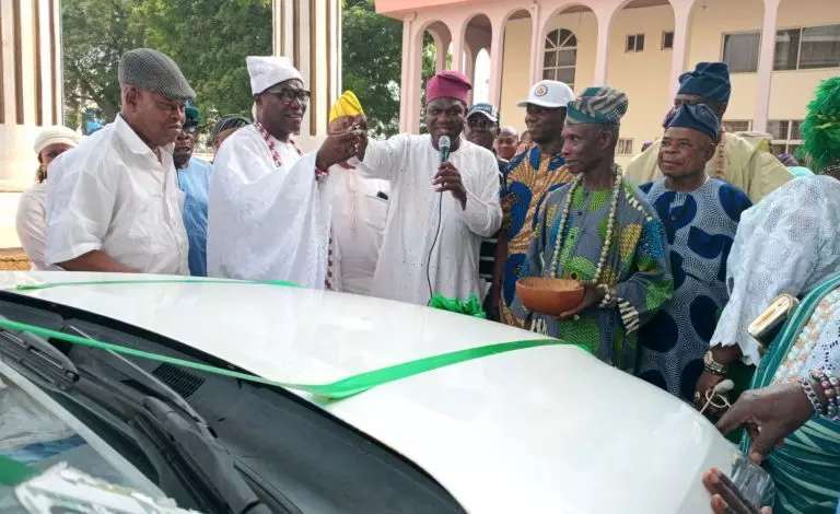 LG chair pledges support for traditional institutions, gifts ruler official vehicle